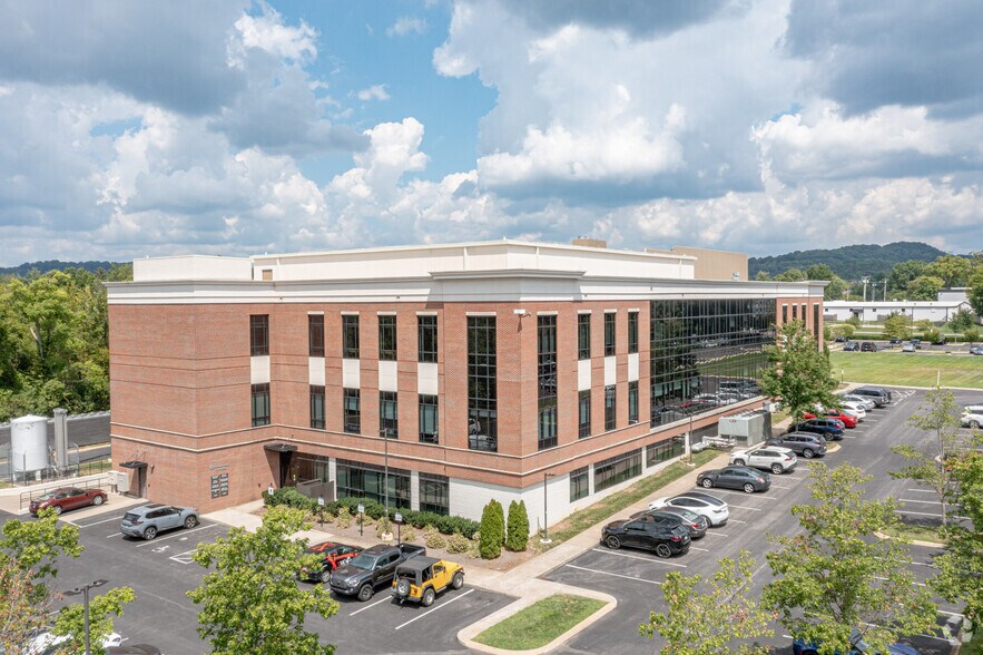 More Photos Of 393 Nichol Mill Ln, Franklin Office For Lease