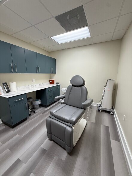 More Photos Of 1911 Harrison St, Hollywood Medical For Lease