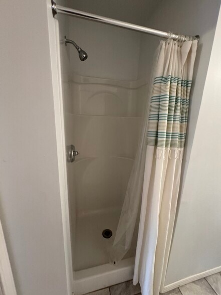 More Photos Of 86 Briggs St, Johnstown Freestanding For Lease