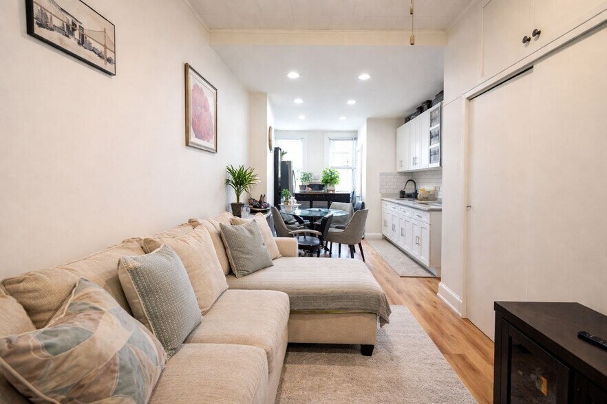 More Photos Of 7037 72nd Pl, Glendale Apartments For Sale