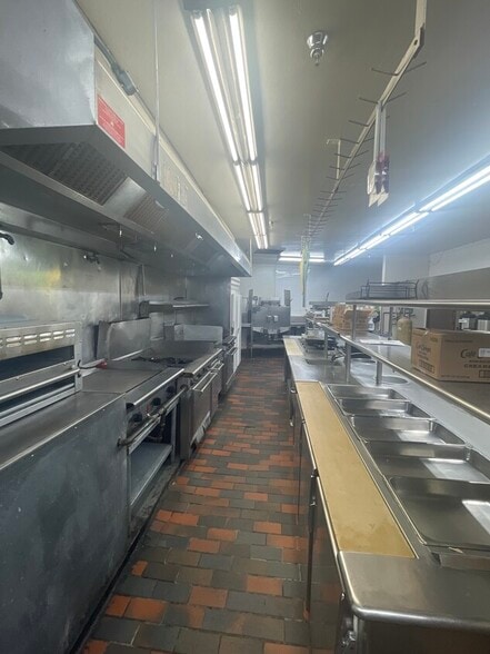 More Photos Of 2900 N San Fernando Blvd, Burbank Hotel For Lease