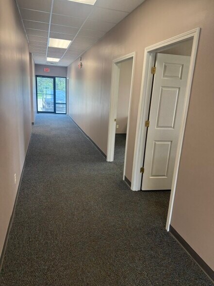 More Photos Of 1041 N Royal Ave, Evansville Office For Lease