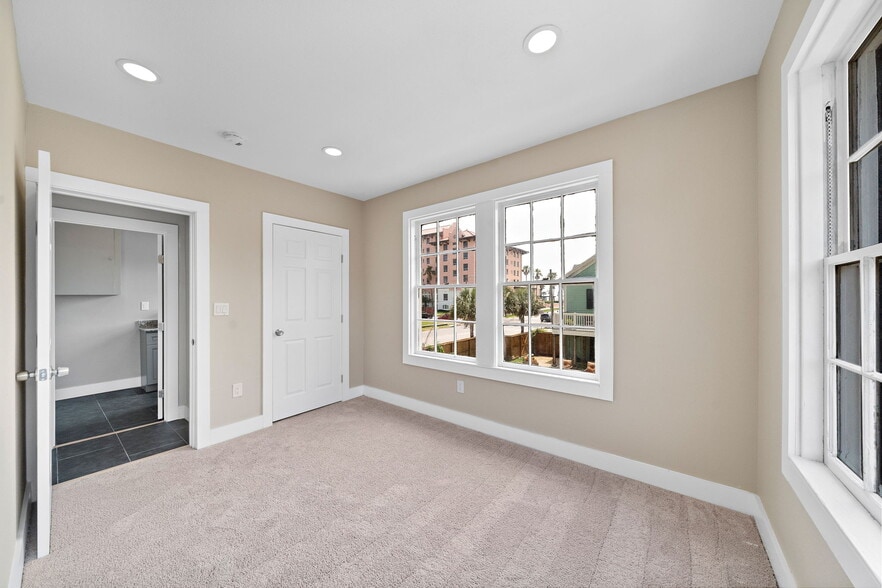 More Photos Of 1811 21st St, Galveston Apartments For Sale