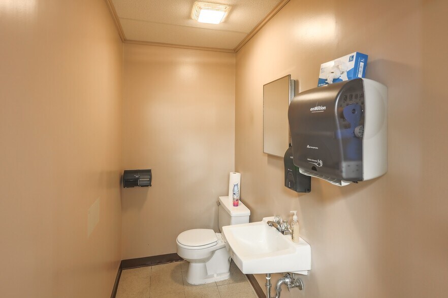 More Photos Of 5830 N High St, Worthington Office For Lease