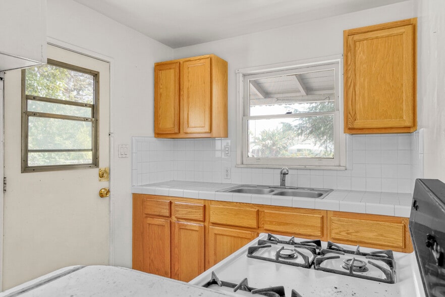 More Photos Of 6833 Simpson Ave, North Hollywood Land For Sale