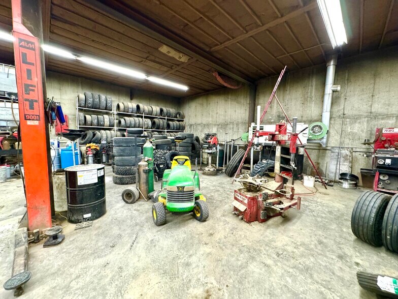 More Photos Of 54232 US Highway 2, Glasgow Auto Repair For Sale