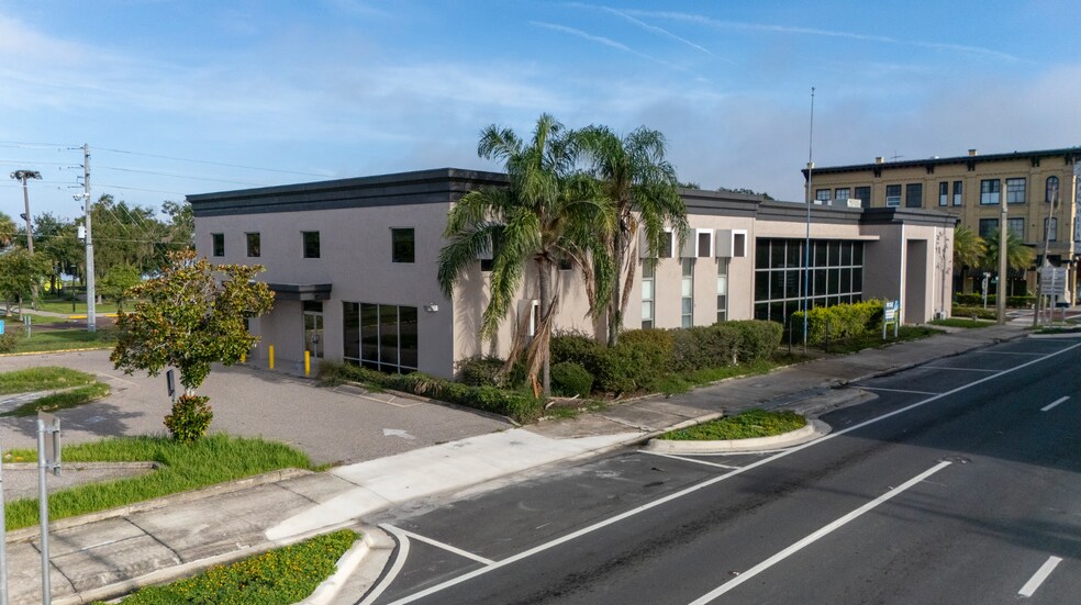 More Photos Of 100 N Bay St, Eustis Office For Lease