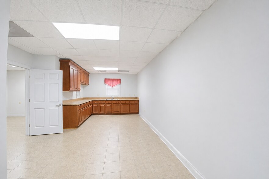 More Photos Of 10310 Memory Ln, Chesterfield Office For Sale