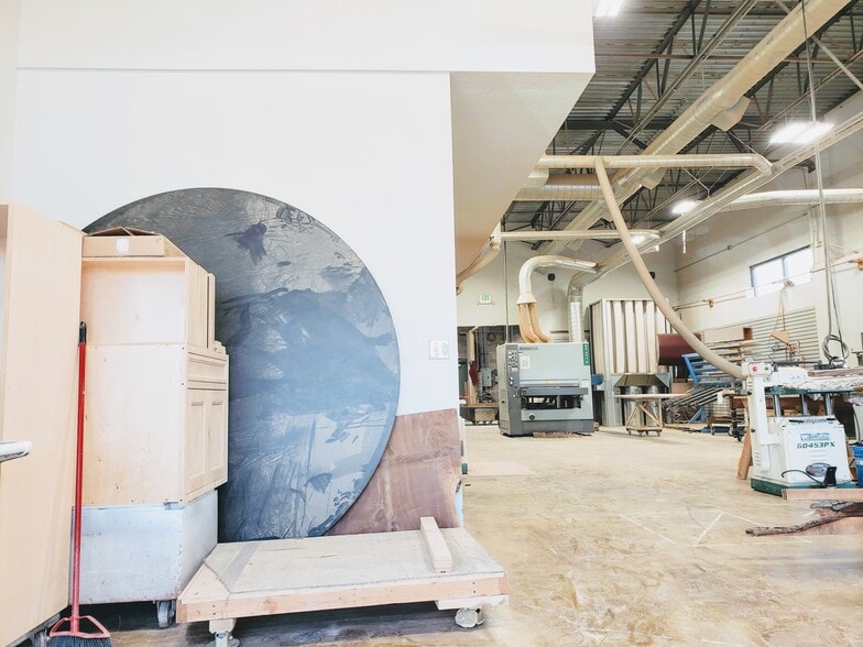 More Photos Of 215 N Redwood Rd, North Salt Lake Flex For Lease