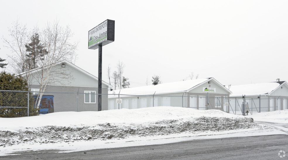 Primary Photo Of 85 St Entreprises, Blainville Self Storage For Sale