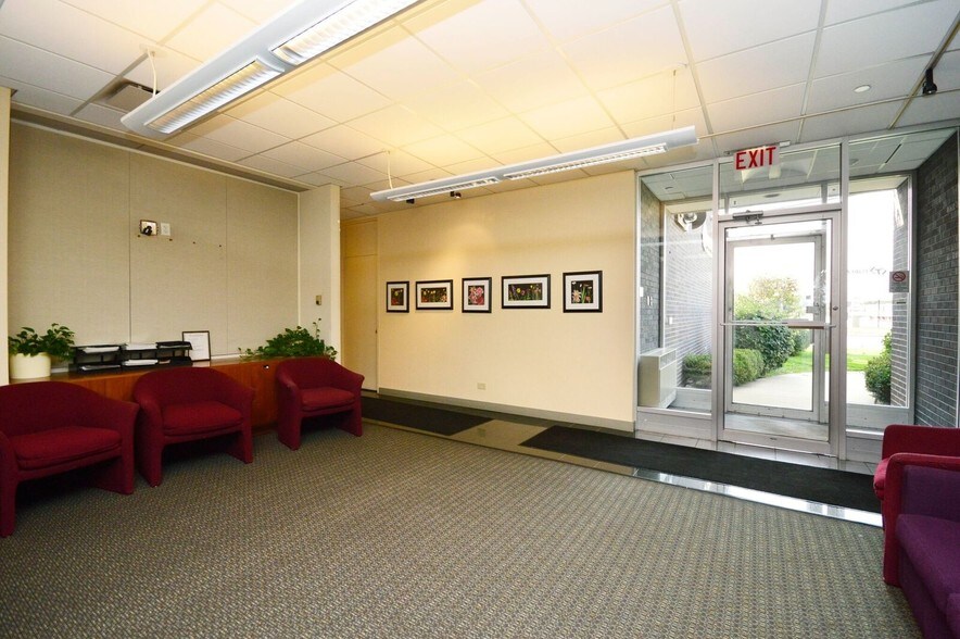 More Photos Of 5900 Howard St, Skokie Warehouse For Lease