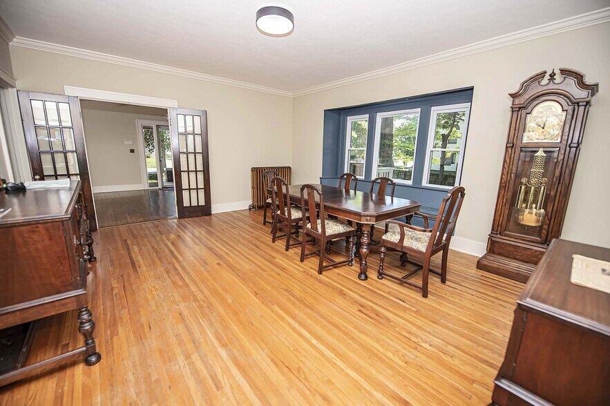 More Photos Of 1348 E Cherry St, Springfield Office For Lease