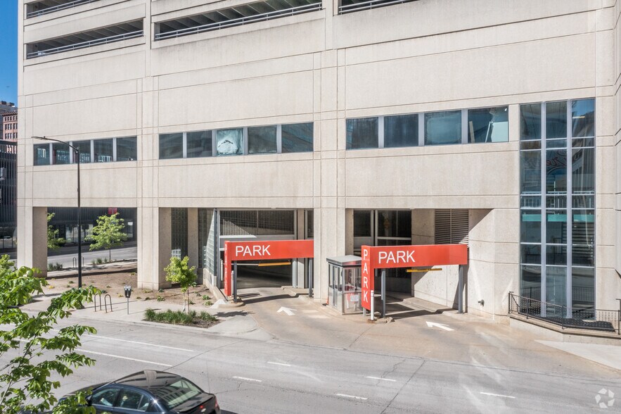 More Photos Of 500 Grand Ave, Des Moines Parking Garage For Lease