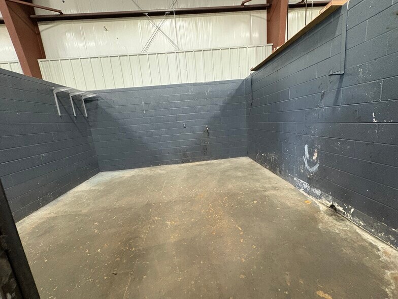 More Photos Of 8560 Delta Dr, Casper Warehouse For Lease