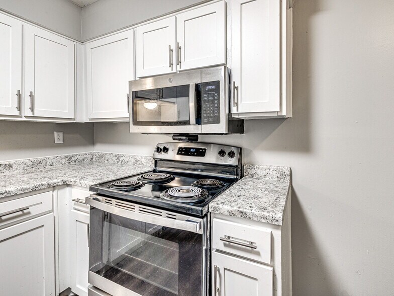 More Photos Of 1220 SE 9th St, Pryor Apartments For Sale