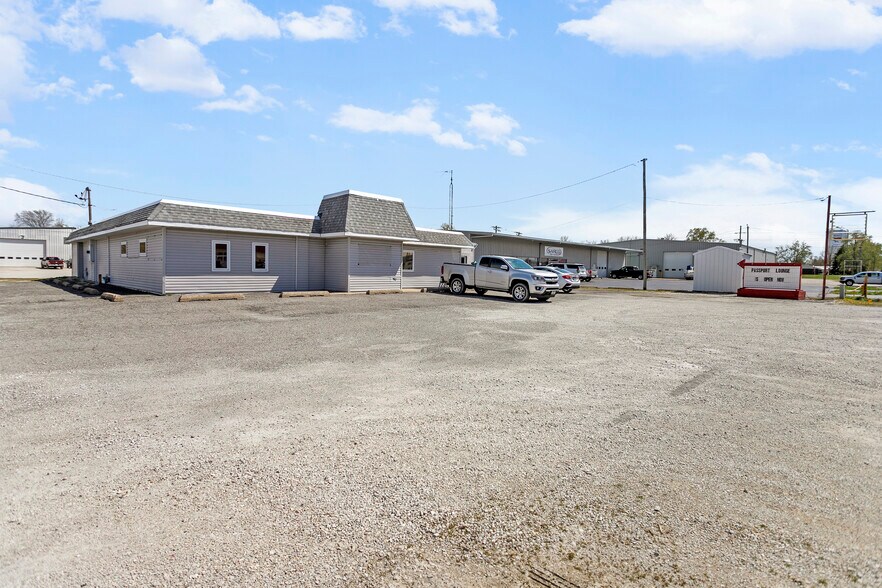 More Photos Of 220 N Old Route 66, Litchfield Restaurant For Sale