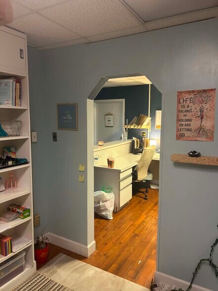 More Photos Of 250 Foxglove Dr, Mount Sterling Medical For Lease