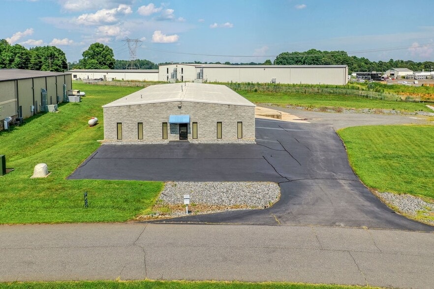 More Photos Of 197 Pit Rd, Mooresville Warehouse For Sale