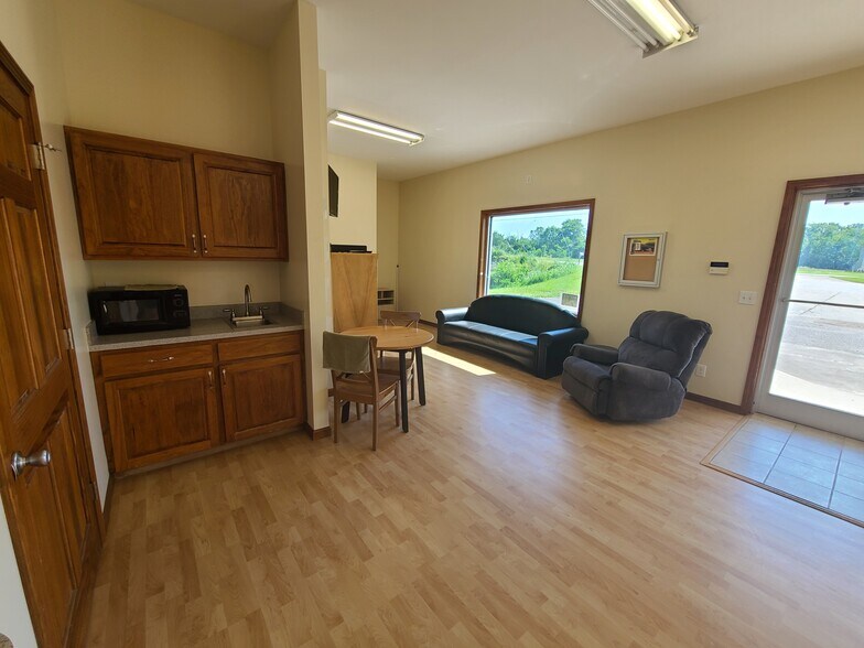 More Photos Of 25 Ruthman Dr, Dry Ridge Loft Creative Space For Lease