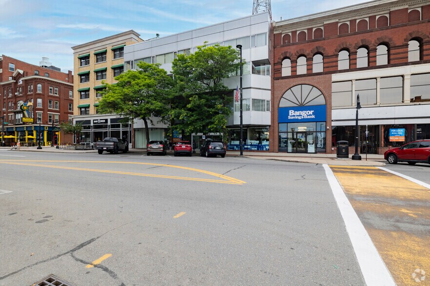 More Photos Of 977-1001 Elm St, Manchester Office For Lease