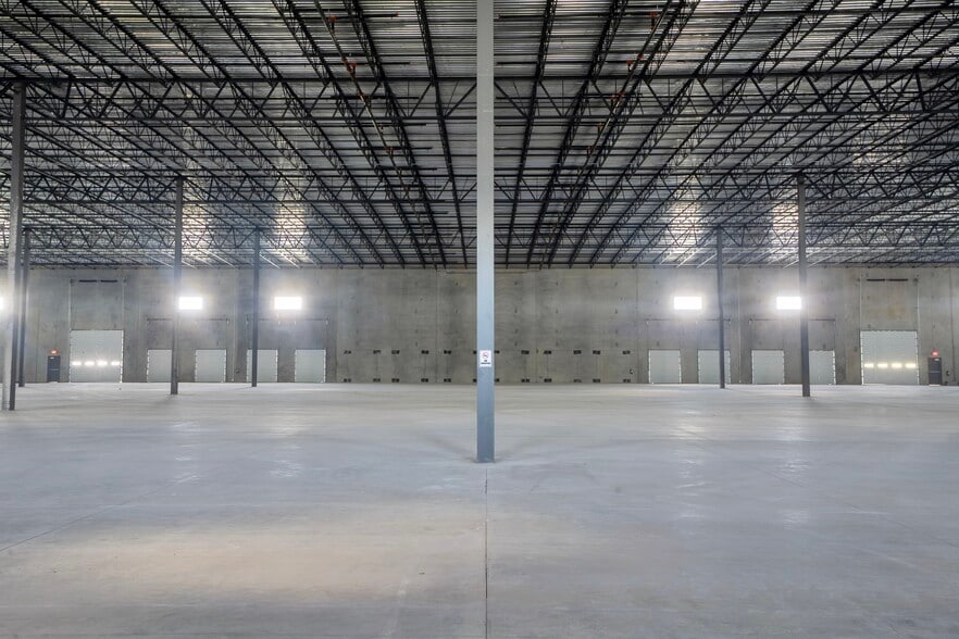 More Photos Of 21827 US-79 Hwy, Taylor Distribution For Sale