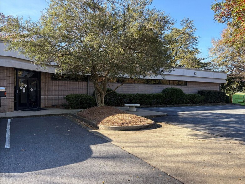 More Photos Of 2126 Defoors Ferry Rd NW, Atlanta Office For Lease