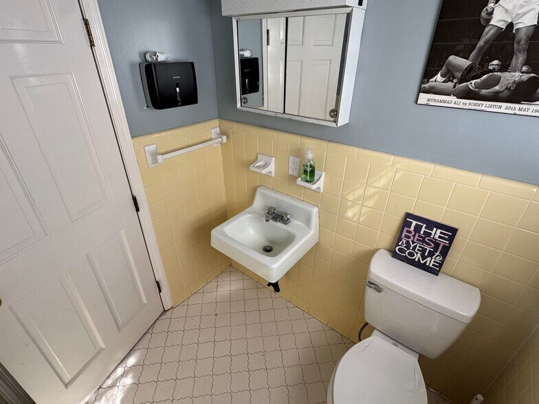 More Photos Of 201 Short St, Kingstree Office Residential For Sale