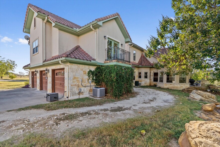 More Photos Of 1092 FM 3000, Elgin Specialty For Sale