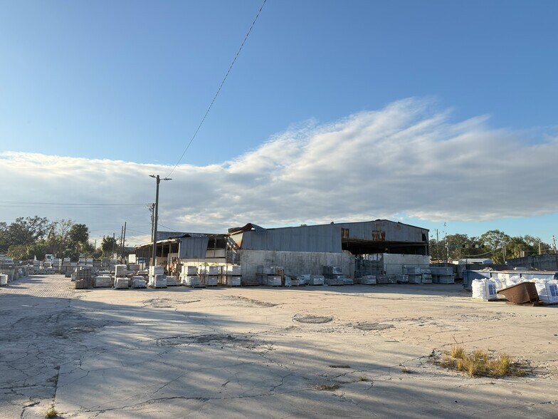 More Photos Of 8911 N 12th St, Tampa Warehouse For Sale