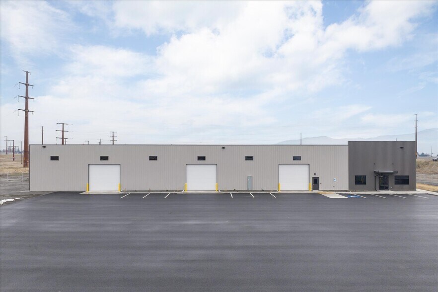 More Photos Of 19407 E Garland Ave, Spokane Valley Warehouse For Lease