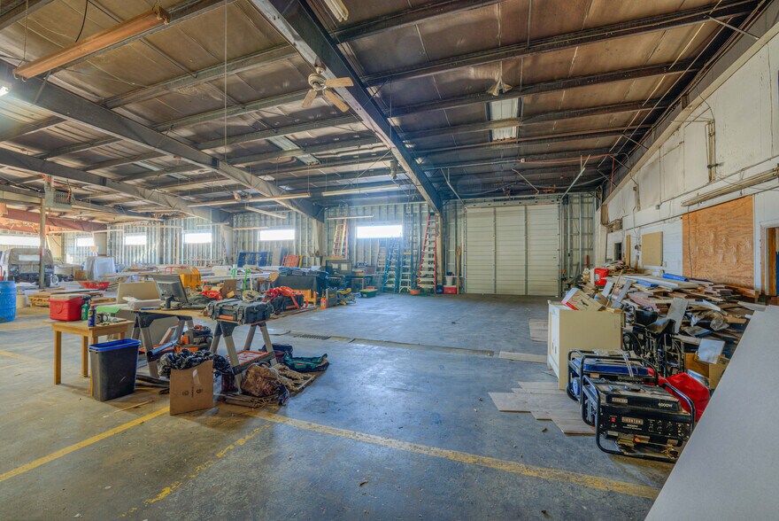 More Photos Of 2509 Summer Ave, Memphis Flex For Sale