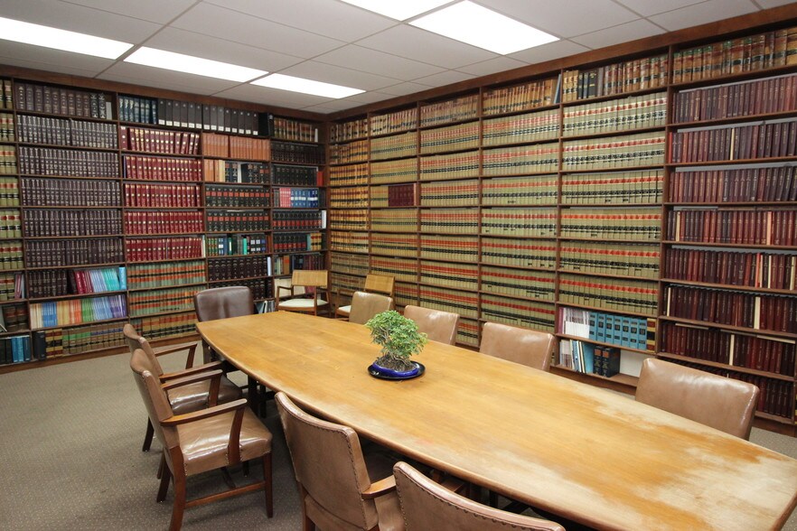 More Photos Of 1930-1934 Tyler St, Hollywood Office For Lease