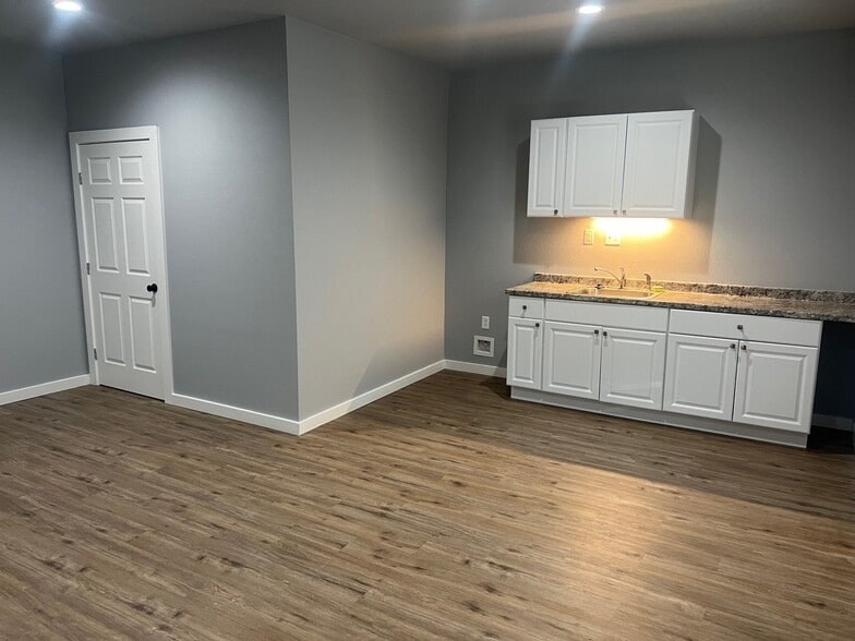 More Photos Of 117 Bennett Hills Dr, Weatherford Warehouse For Lease