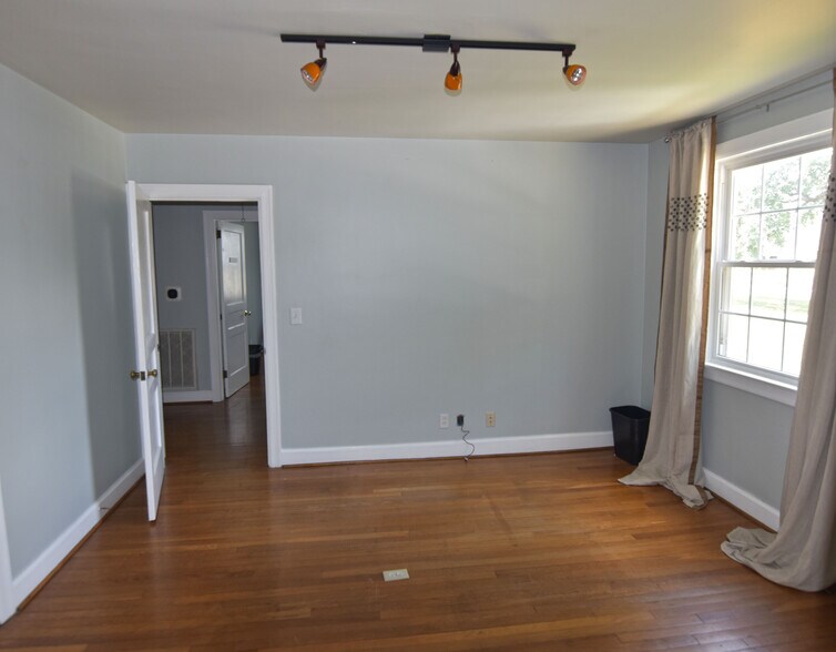 More Photos Of 2702 Greystone Rd, Nashville Office For Lease