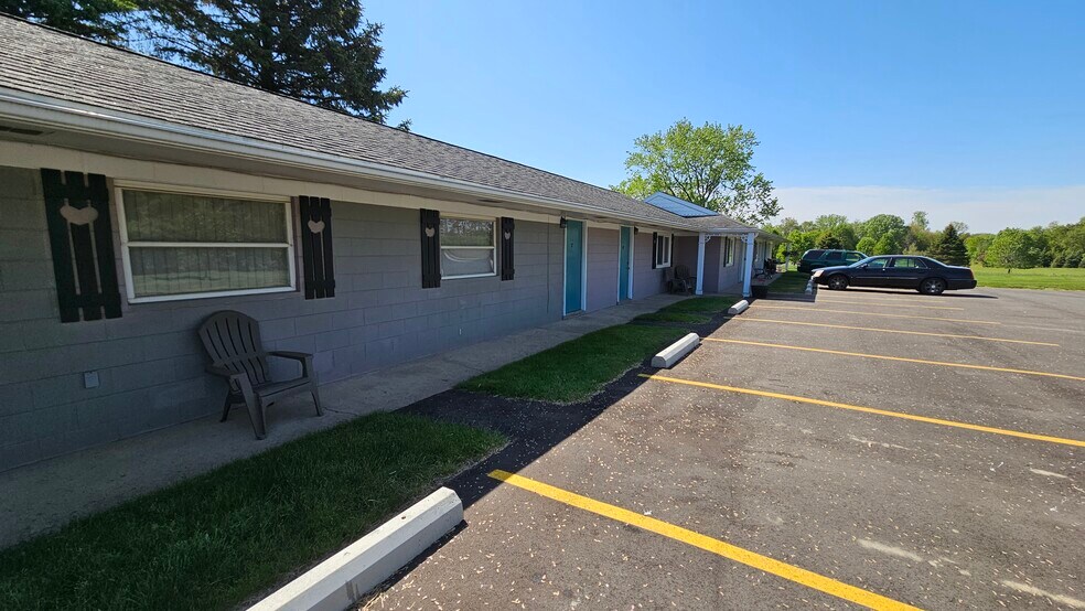 More Photos Of 9810 E Lansing Rd, Durand Hotel For Sale