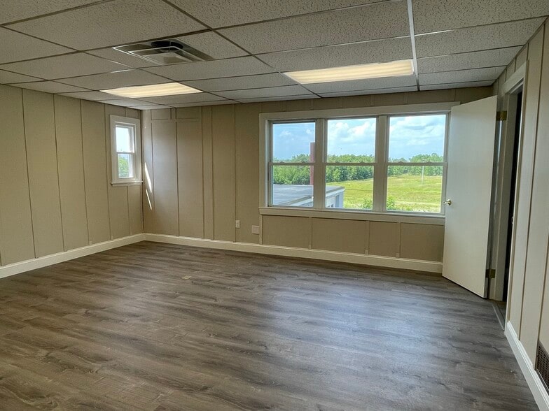 More Photos Of 43 Harrys Dr, Brunswick Office For Lease