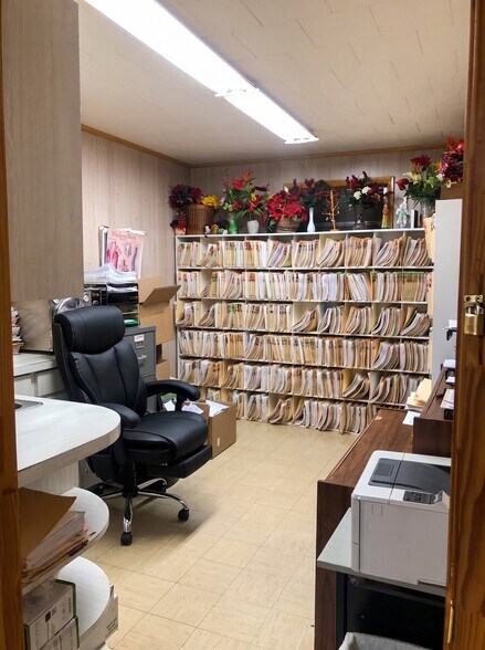 More Photos Of 302 W Main St, Bowling Green Healthcare For Sale