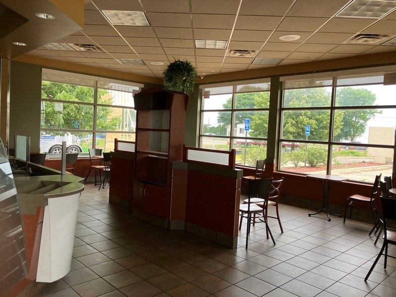 More Photos Of 772 W Bay St, East Tawas Restaurant For Sale