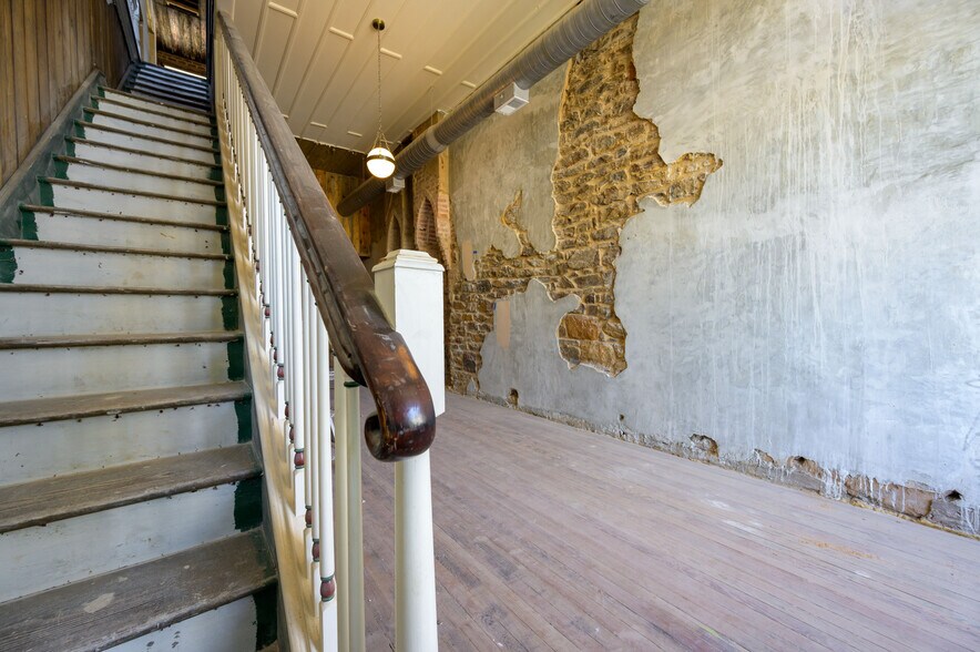 More Photos Of 120 W Main St, Denison Storefront Retail Office For Lease