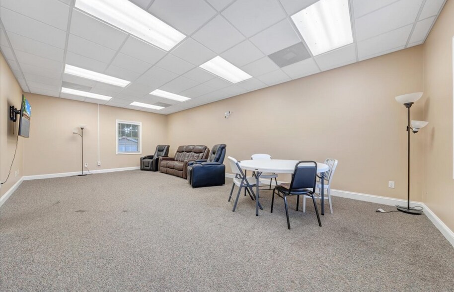 More Photos Of 1101-1109 Electric Rd, Salem Medical For Lease