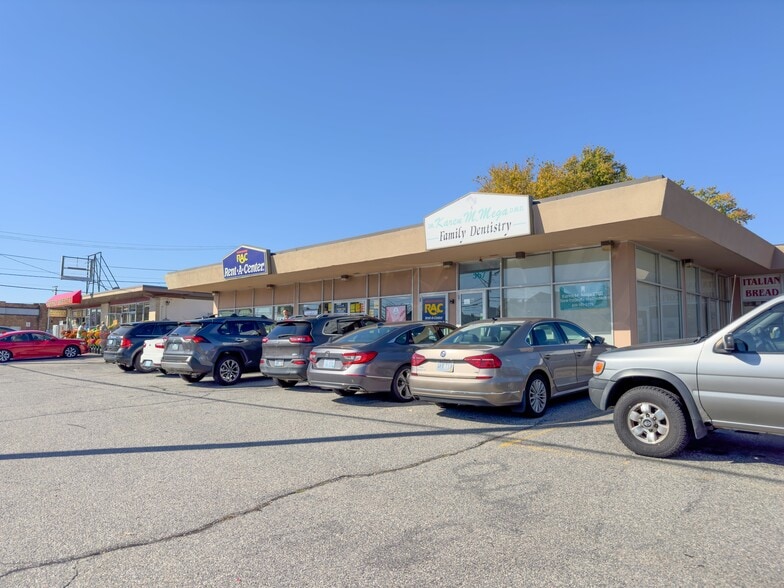 More Photos Of 567 Reservoir Ave, Cranston Storefront For Lease