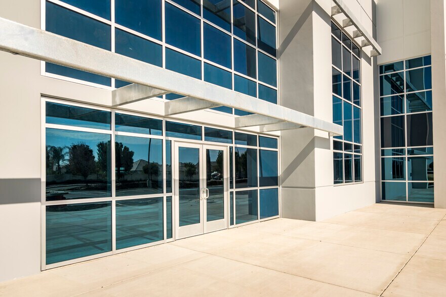 More Photos Of 400 Park Center Dr, Patterson Warehouse For Lease