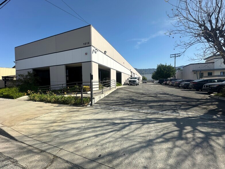Primary Photo Of 1819 Dana St, Glendale Manufacturing For Lease
