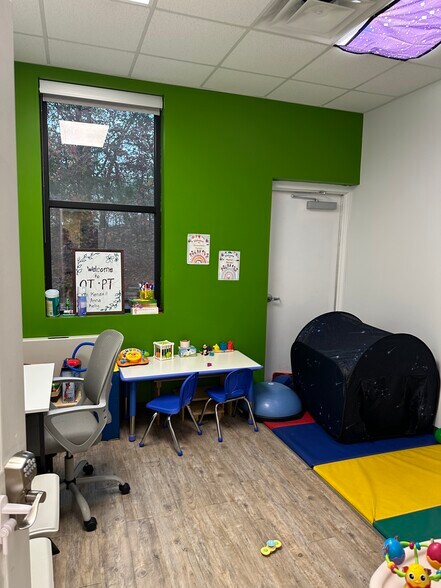 More Photos Of 850-852 Perry Rd, Apex Medical For Lease