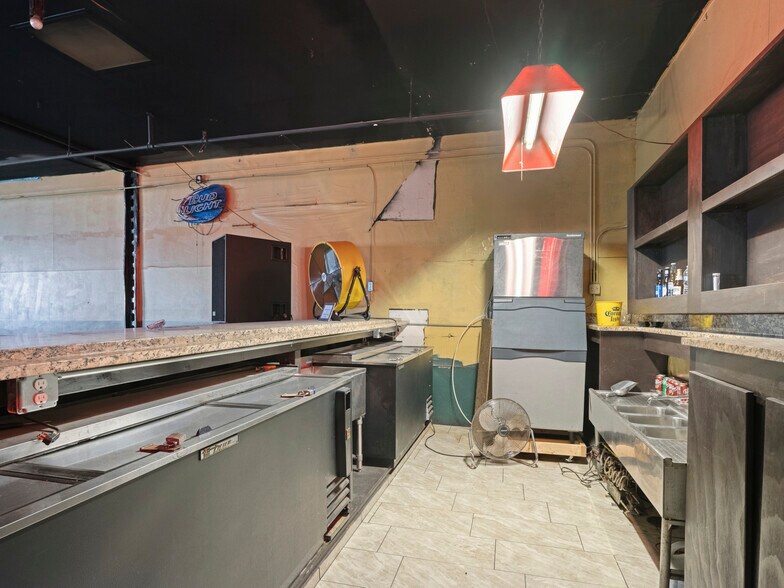 More Photos Of 1508 SE 25th St, Oklahoma City Bar For Sale