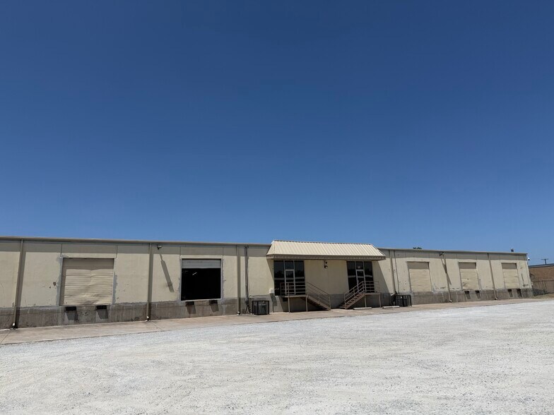 More Photos Of 6024 Old Hemphill Rd, Fort Worth Warehouse For Lease