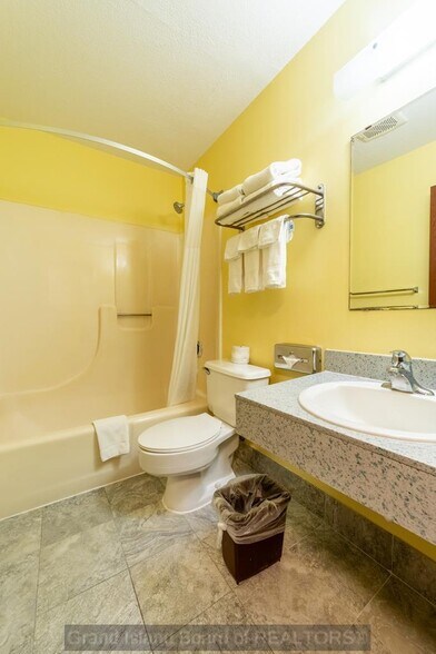 More Photos Of 2620 N Diers Ave, Grand Island Hotel For Sale