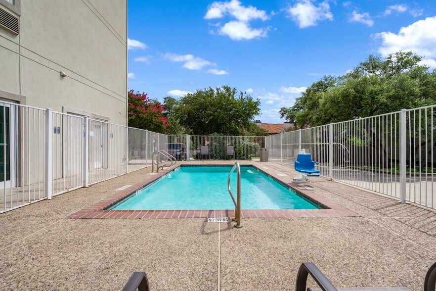 More Photos Of 126 Kenley Pl, San Antonio Hotel For Sale