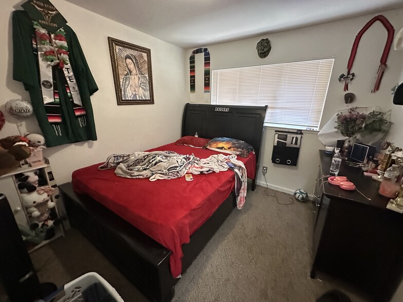 More Photos Of 3620 Elkhorn Blvd, North Highlands Dormitory For Sale