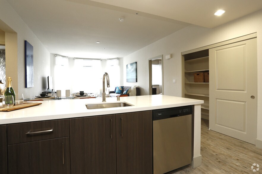More Photos Of 1375-1411 Sycamore Ave, Hercules Unknown For Lease